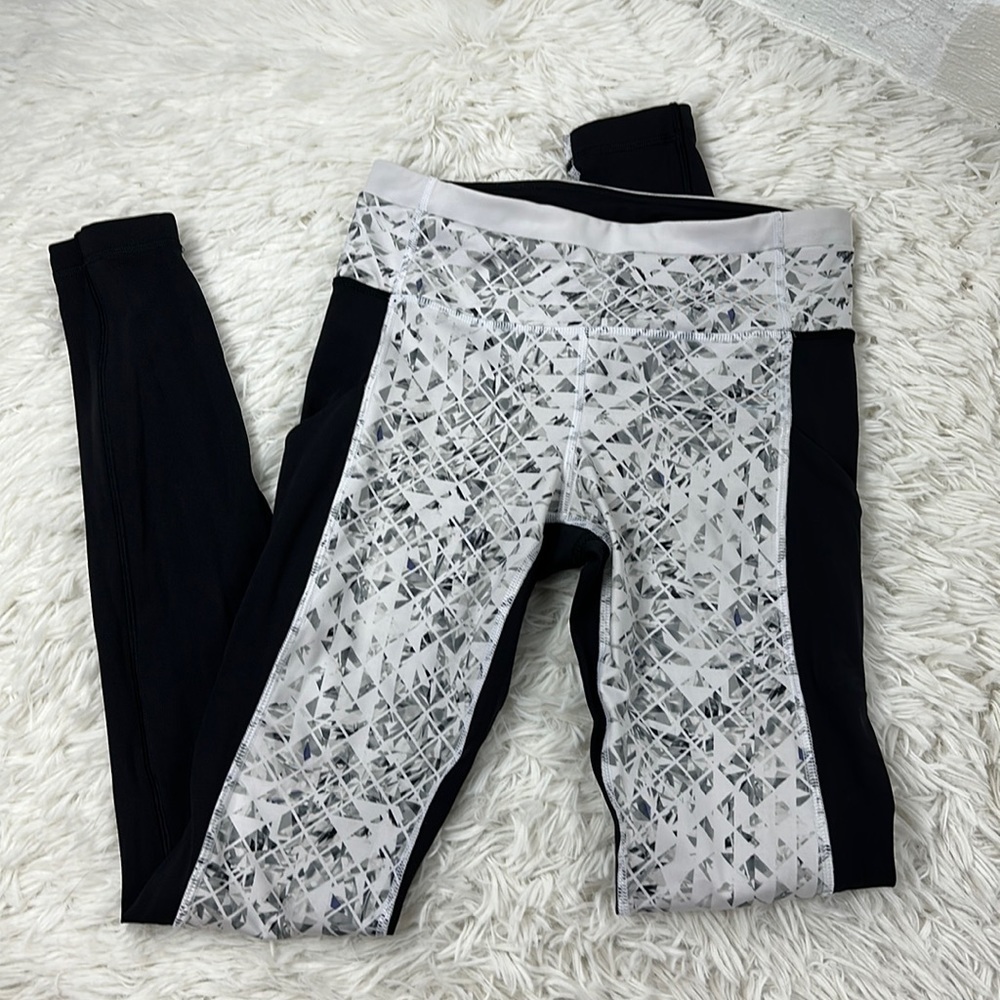 Lululemon Speed Tight II *Full-On Luxtreme Unbreakable White Black
